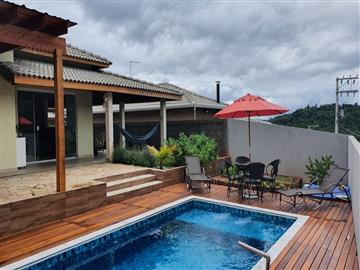 Casas em Condomínio R$         690.000,00 3383