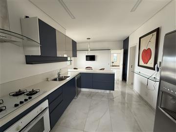  Apartamento Espaçoso e Seguro para Locação no Condomínio Alpha Club, Alphaville R$         13.500,00