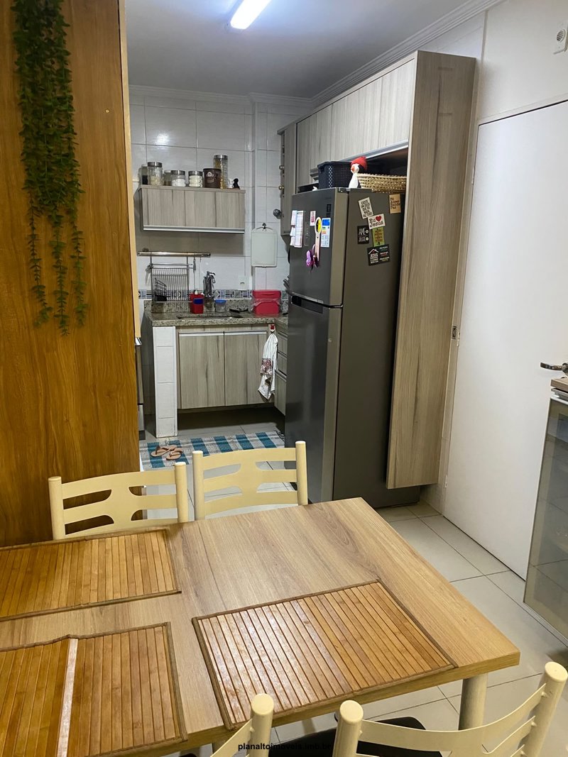 Cond Maria José 3 dorms 2 vagas