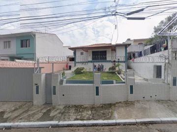 Casas Comerciais Casa comercial com 530 m³ de espaços multiuso.
Localizado em área residencial com fácil acesso, 10 minutos do metrô e ótima localização. A rua é tranquila e tem vários condomínios. Jabaquara