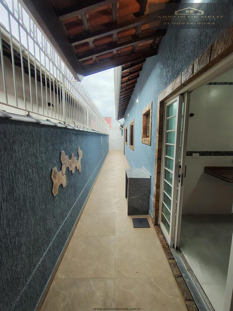 Casa com 2 Dormitórios à venda, 103 m² por R$ 550.000,00 Casa com 2 Dormitórios à venda, 103 m² por R$ 550.000,00