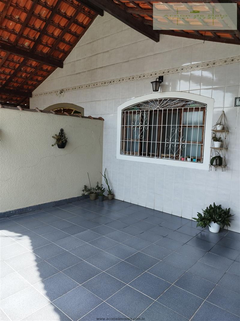 Casa à venda com 2 quartos, 89m² - Foto 1