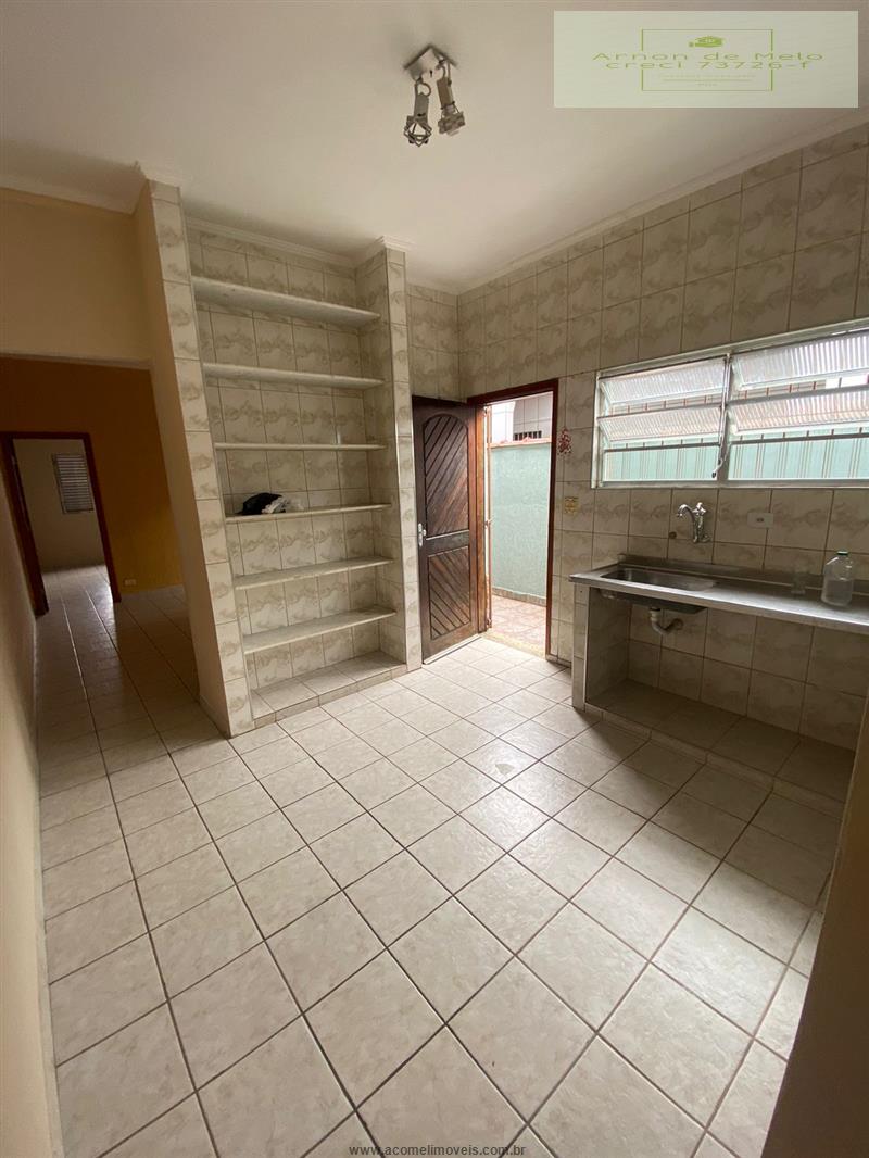 Casa à venda com 2 quartos, 75m² - Foto 4