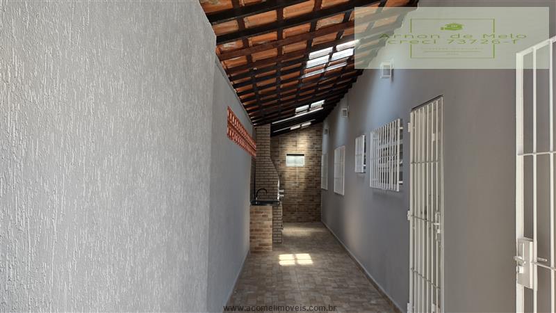 Casa à venda com 2 quartos, 107m² - Foto 2