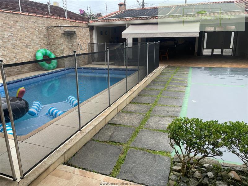 Casa à venda com 3 quartos, 211m² - Foto 1