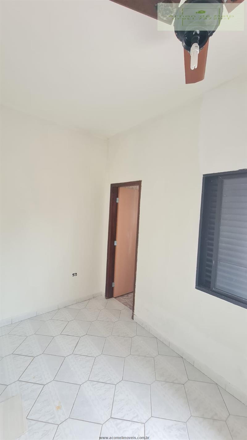 Casa à venda com 2 quartos, 70m² - Foto 5