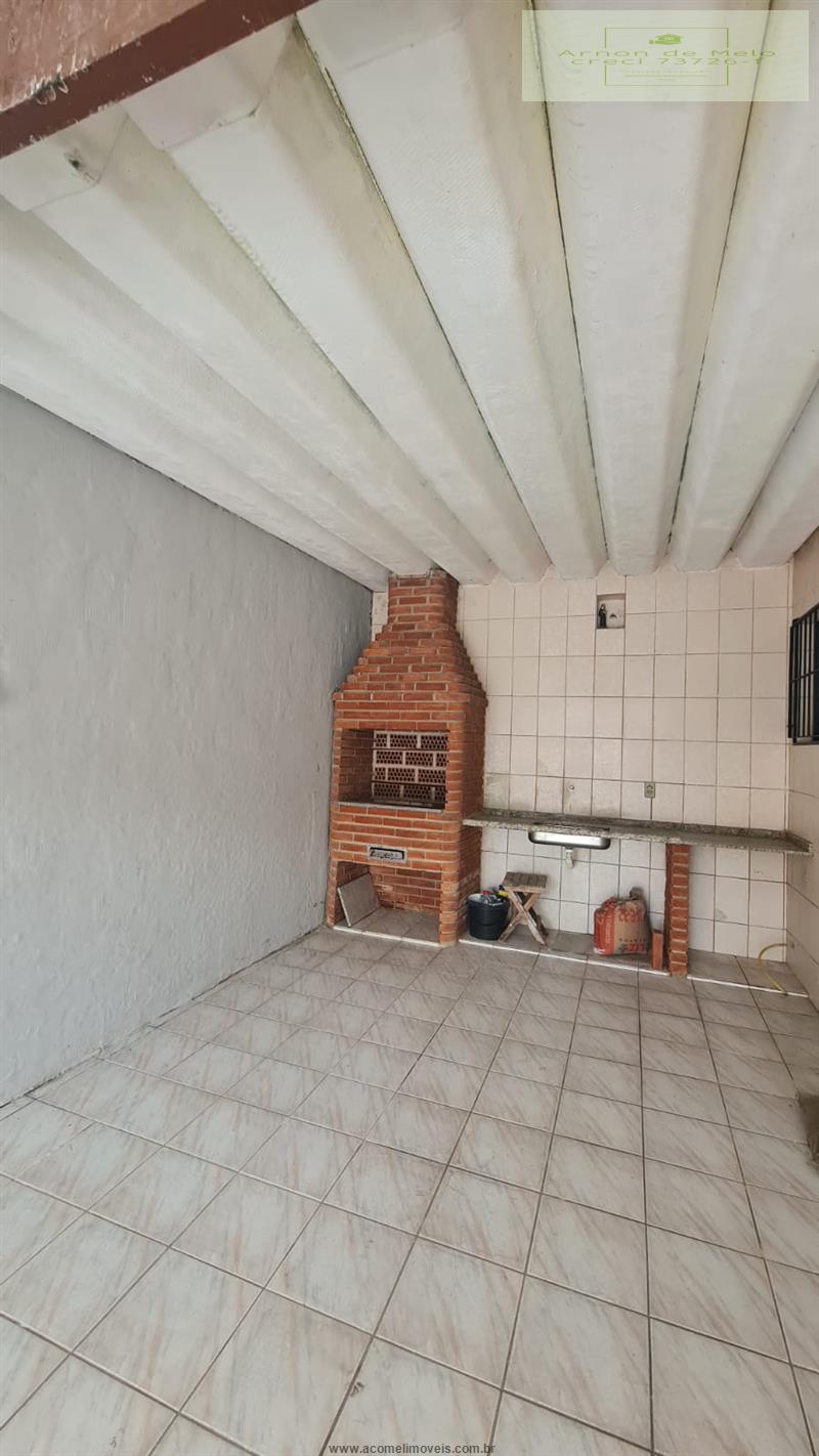 Casa à venda com 2 quartos, 70m² - Foto 2