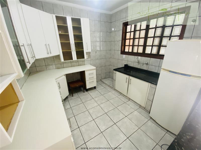 Casa para alugar com 3 quartos, 130m² - Foto 11