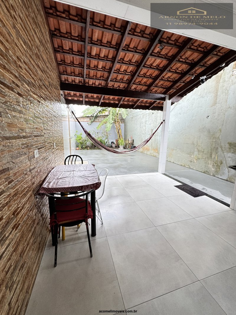 Casas no Litoral para venda em Itanhaem no bairro Vila Loty