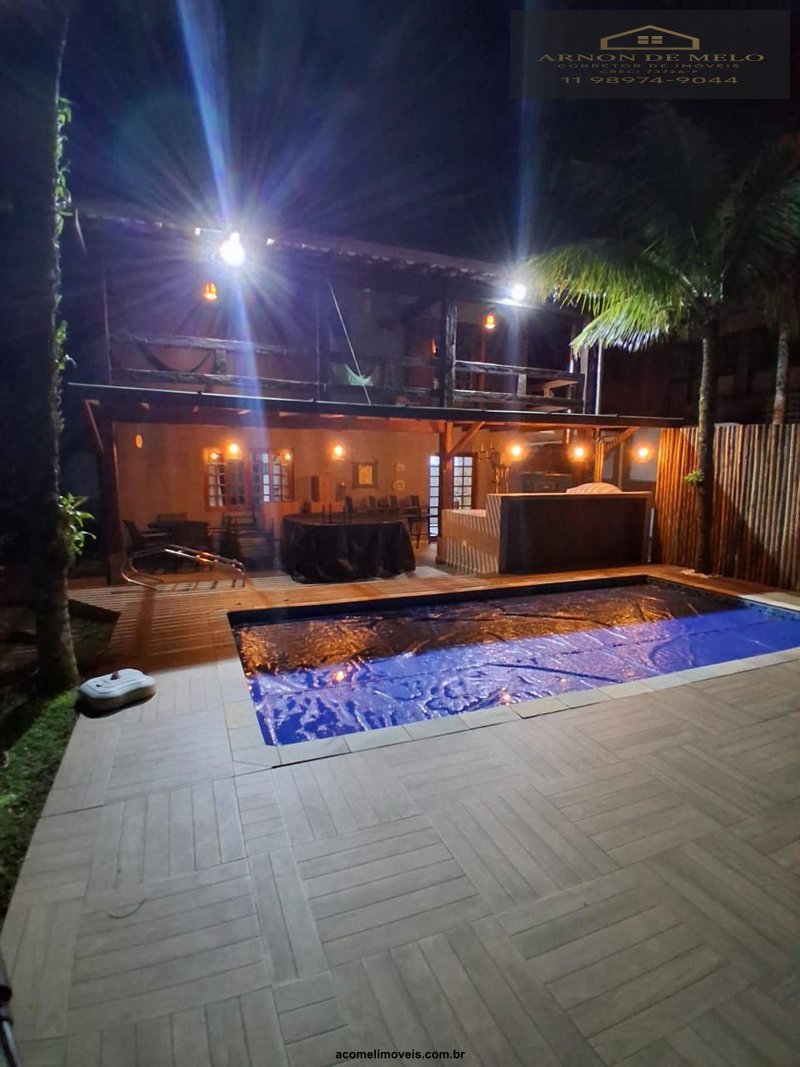Casa, 4 quartos, 215 m² - Foto 1